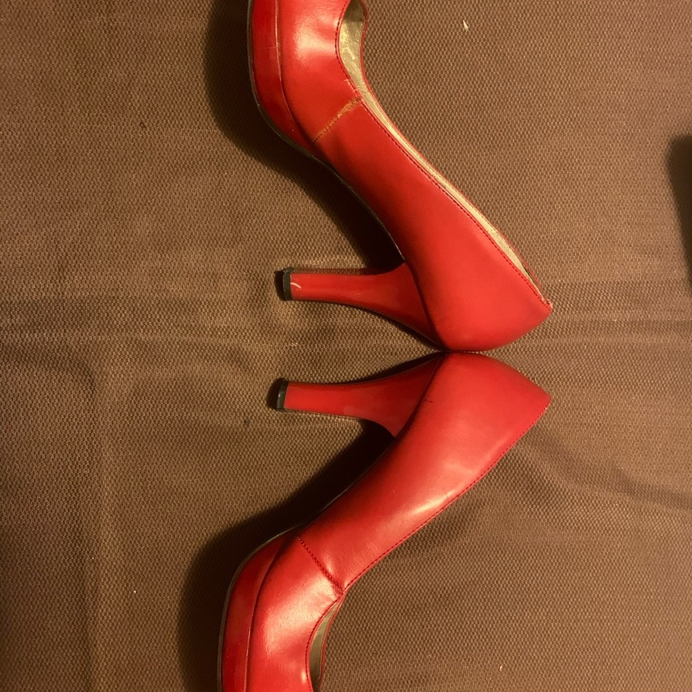 Fergalicious RED pumps